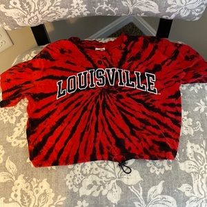 Cropped Louisville shirt